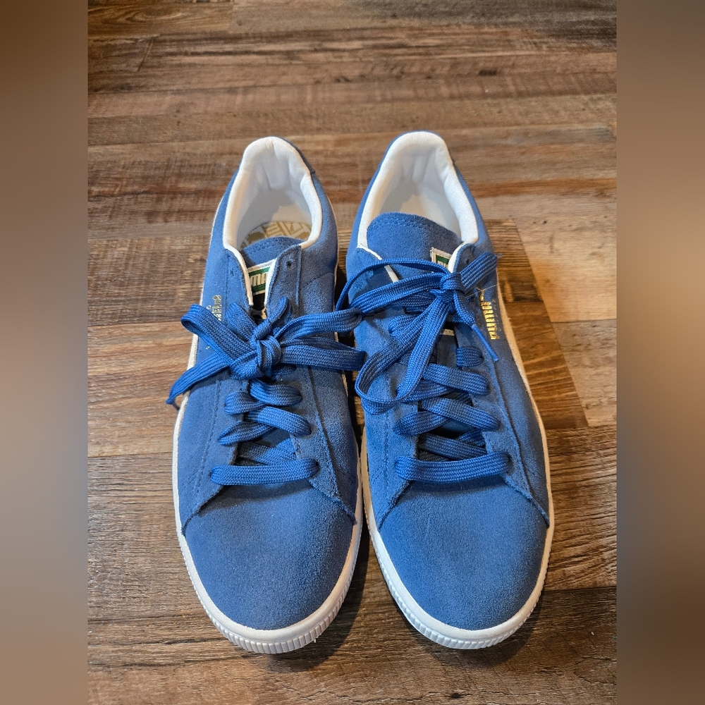 LIKE NEW! Puma Blue Suede Sneakers